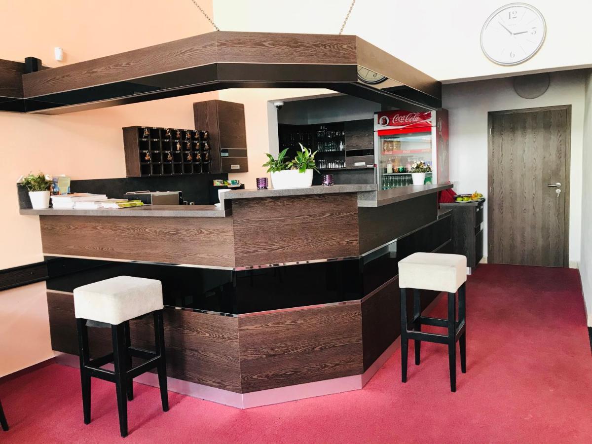 Hotel Bila Ruze Страконице Екстериор снимка