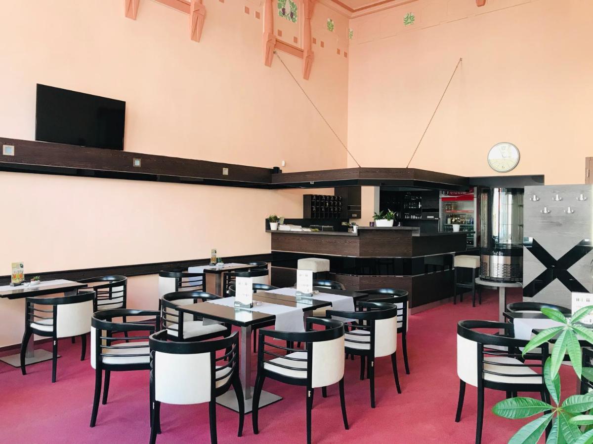 Hotel Bila Ruze Страконице Екстериор снимка