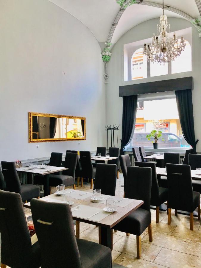 Hotel Bila Ruze Страконице Екстериор снимка