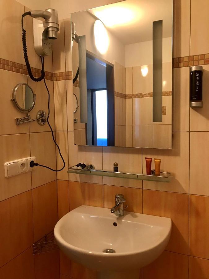 Hotel Bila Ruze Страконице Екстериор снимка