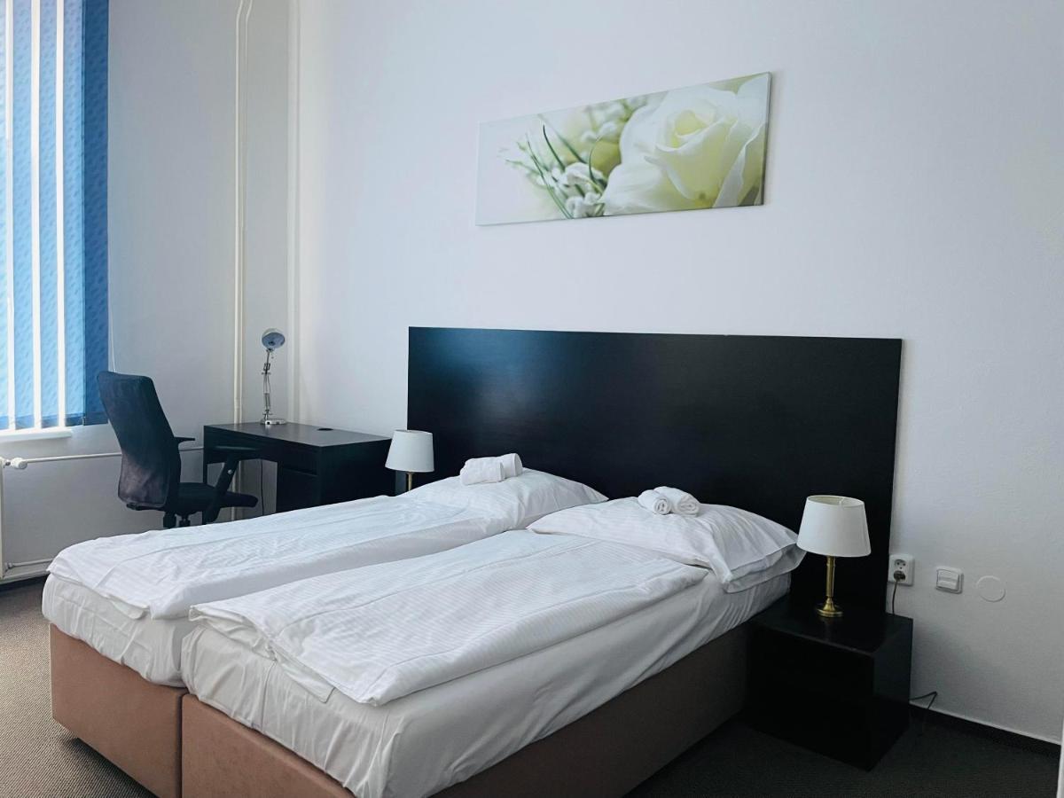 Hotel Bila Ruze Страконице Екстериор снимка