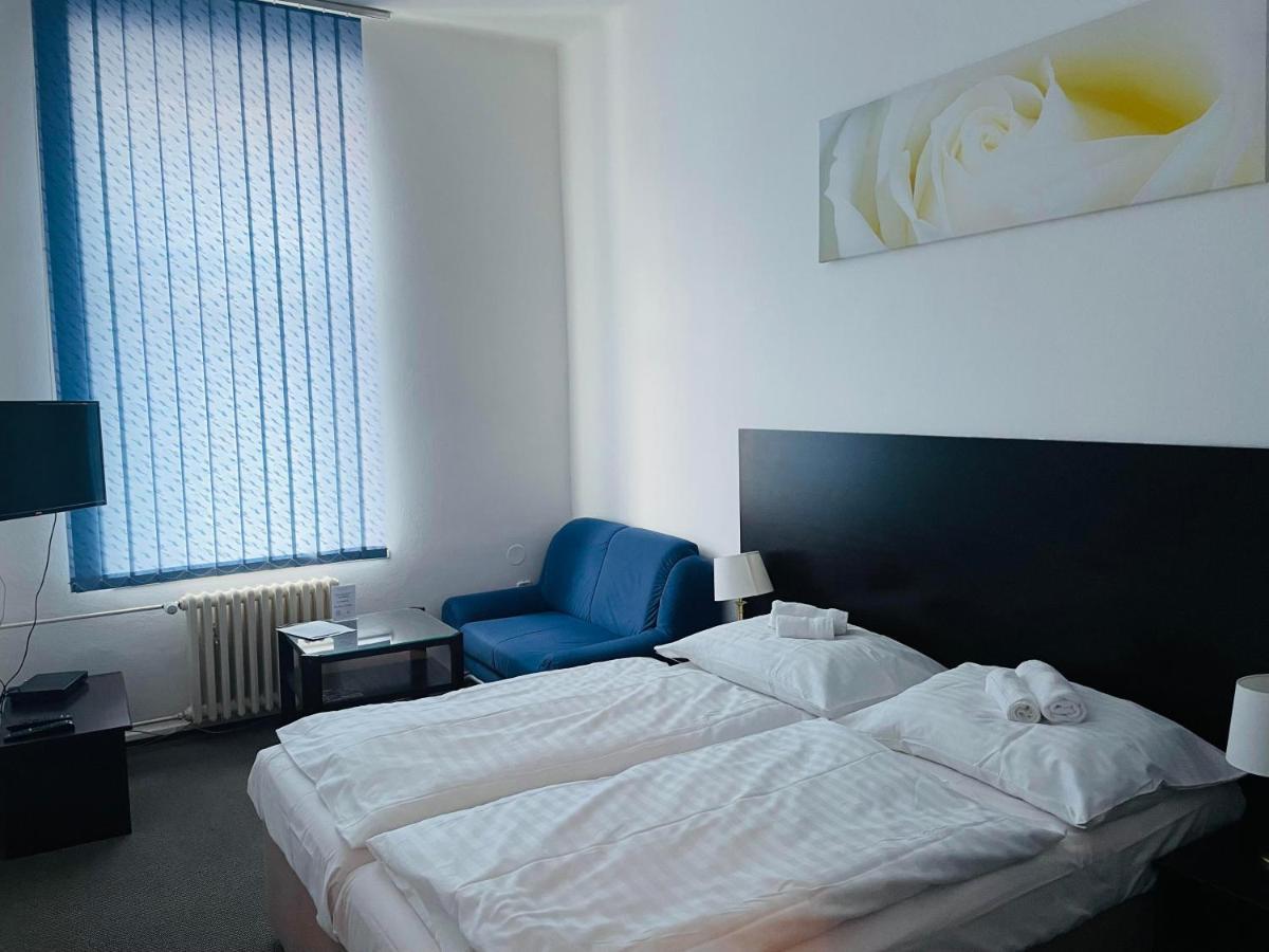 Hotel Bila Ruze Страконице Екстериор снимка