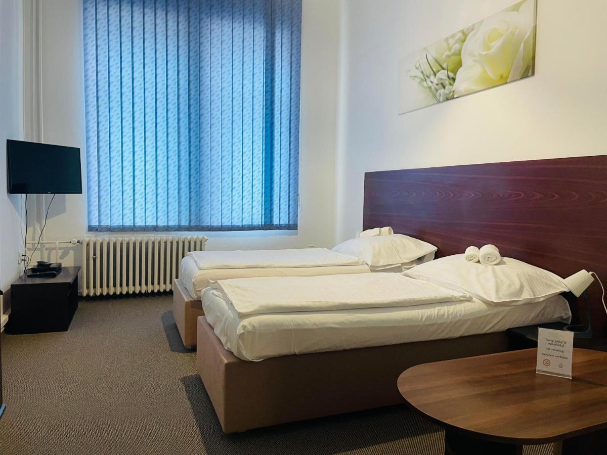 Hotel Bila Ruze Страконице Екстериор снимка