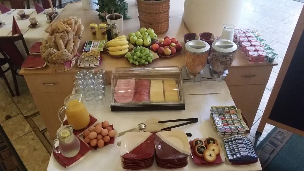 Hotel Bila Ruze Страконице Екстериор снимка