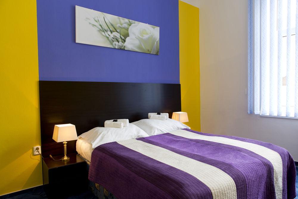 Hotel Bila Ruze Страконице Екстериор снимка