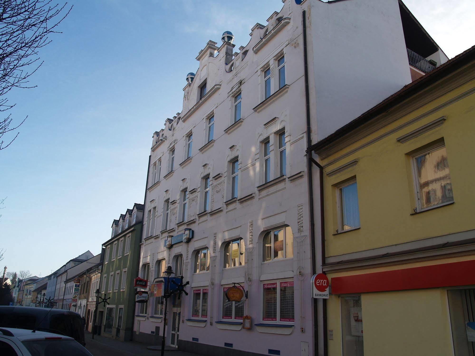 Hotel Bila Ruze Страконице Екстериор снимка